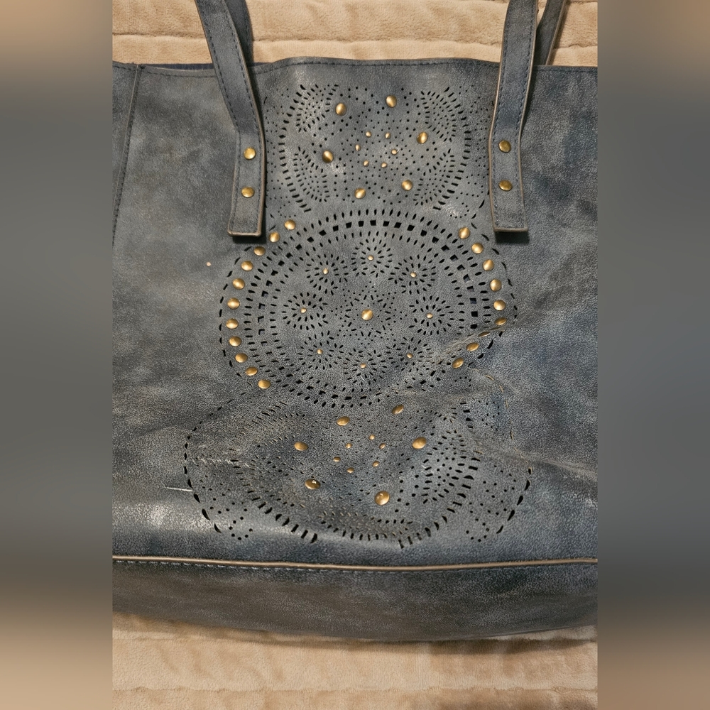 Large Blue Bag‎ with Gold Accents - Picture 2 of 10